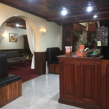 Ivotel Antananarivo Bagian luar foto