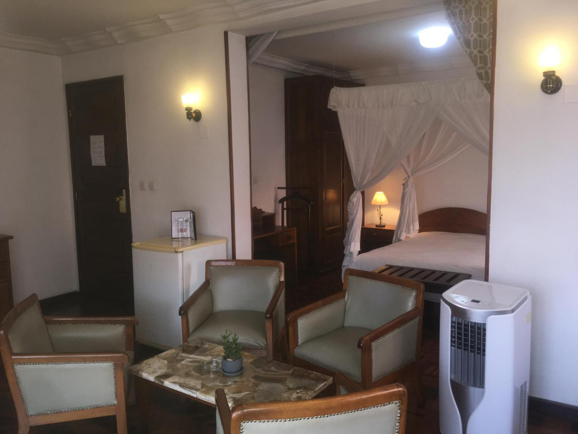 Ivotel Antananarivo Bagian luar foto