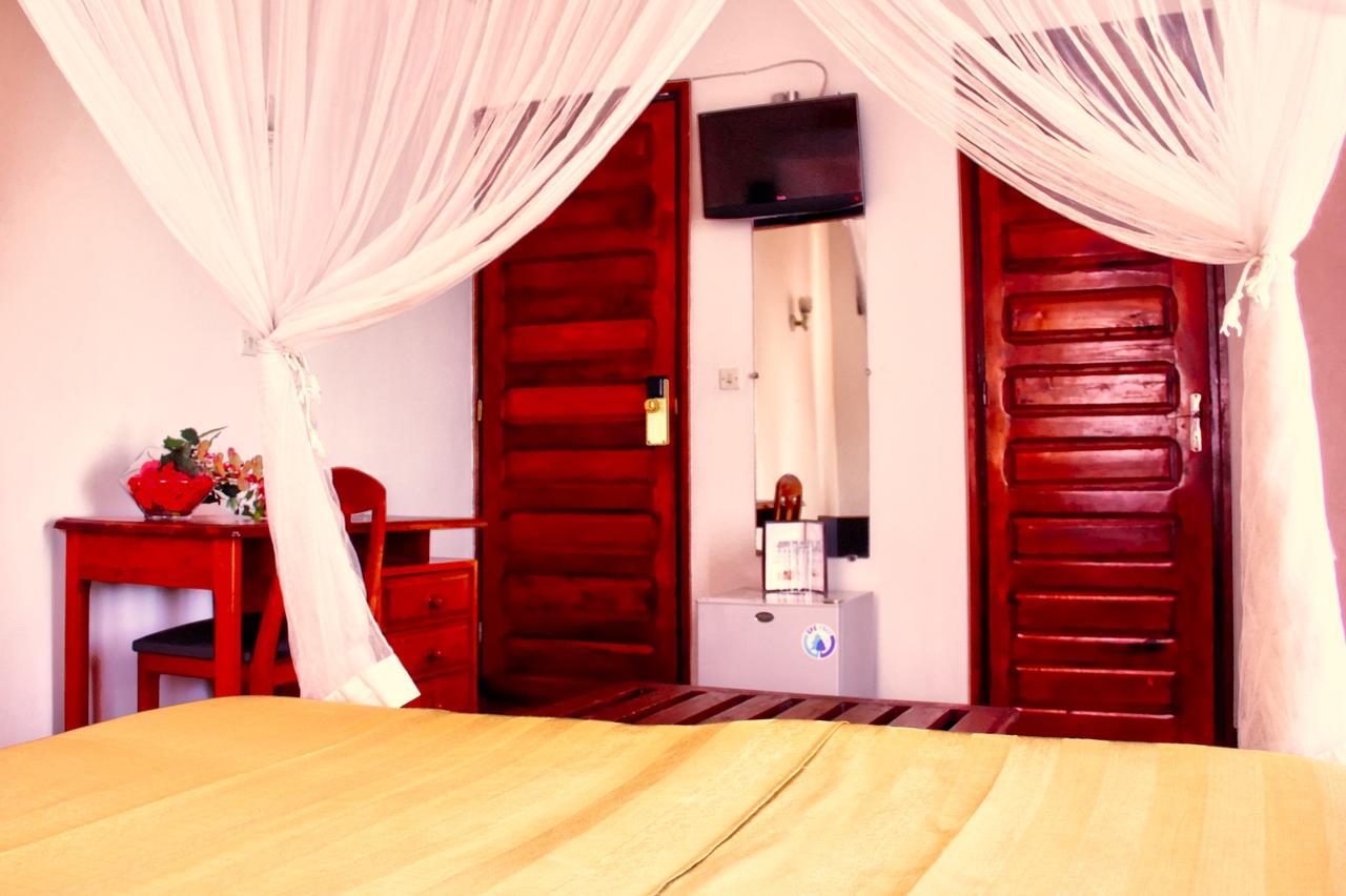 Ivotel Antananarivo Bagian luar foto