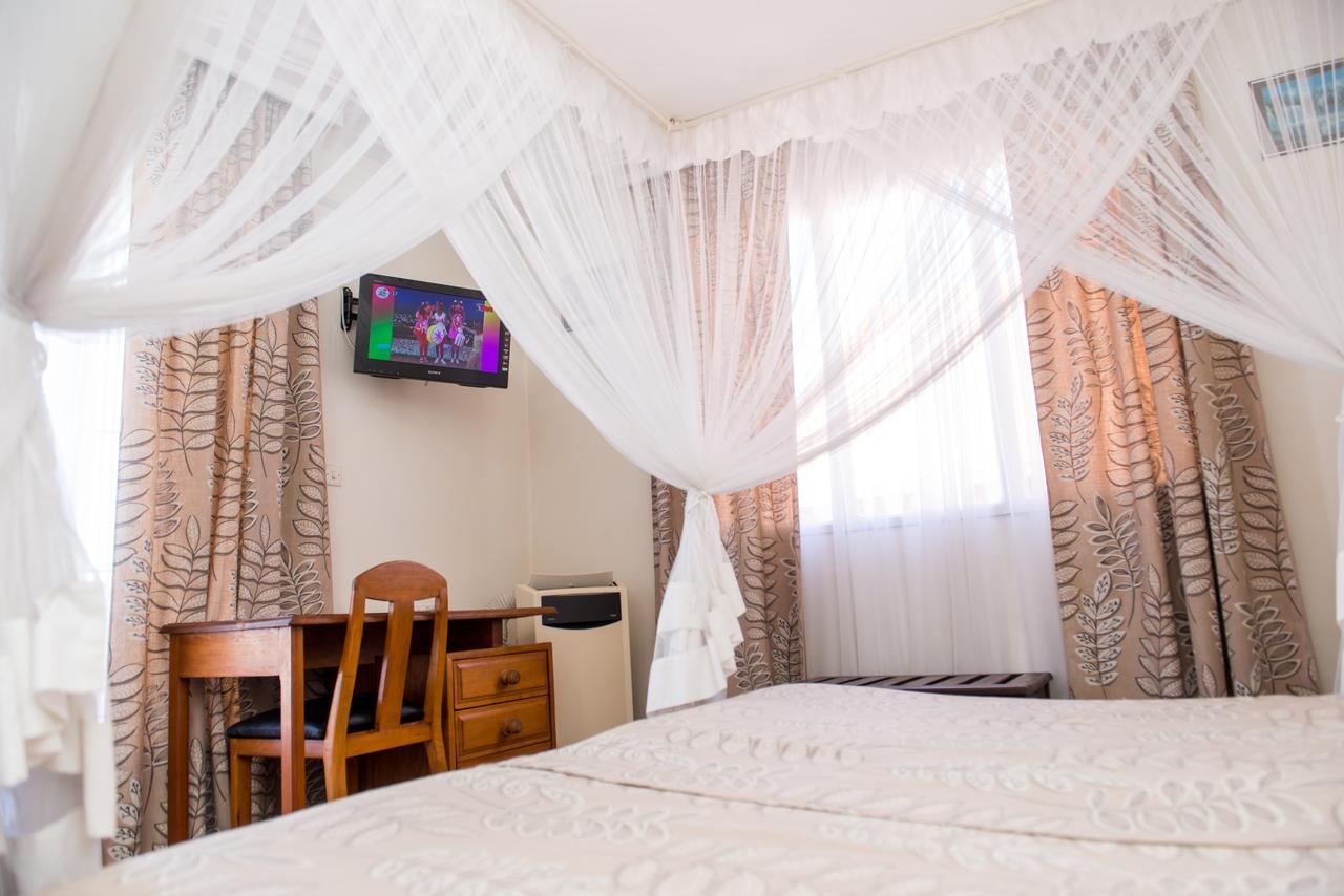 Ivotel Antananarivo Bagian luar foto