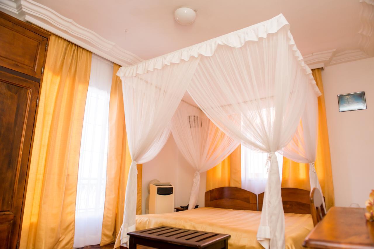 Ivotel Antananarivo Bagian luar foto