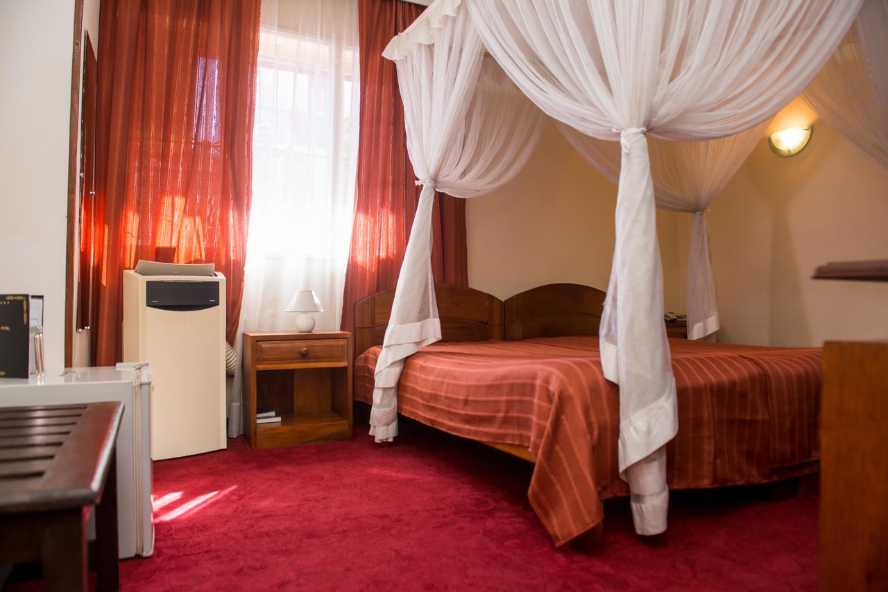 Ivotel Antananarivo Bagian luar foto