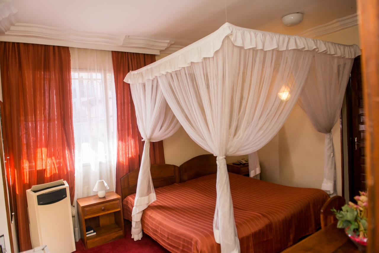Ivotel Antananarivo Bagian luar foto